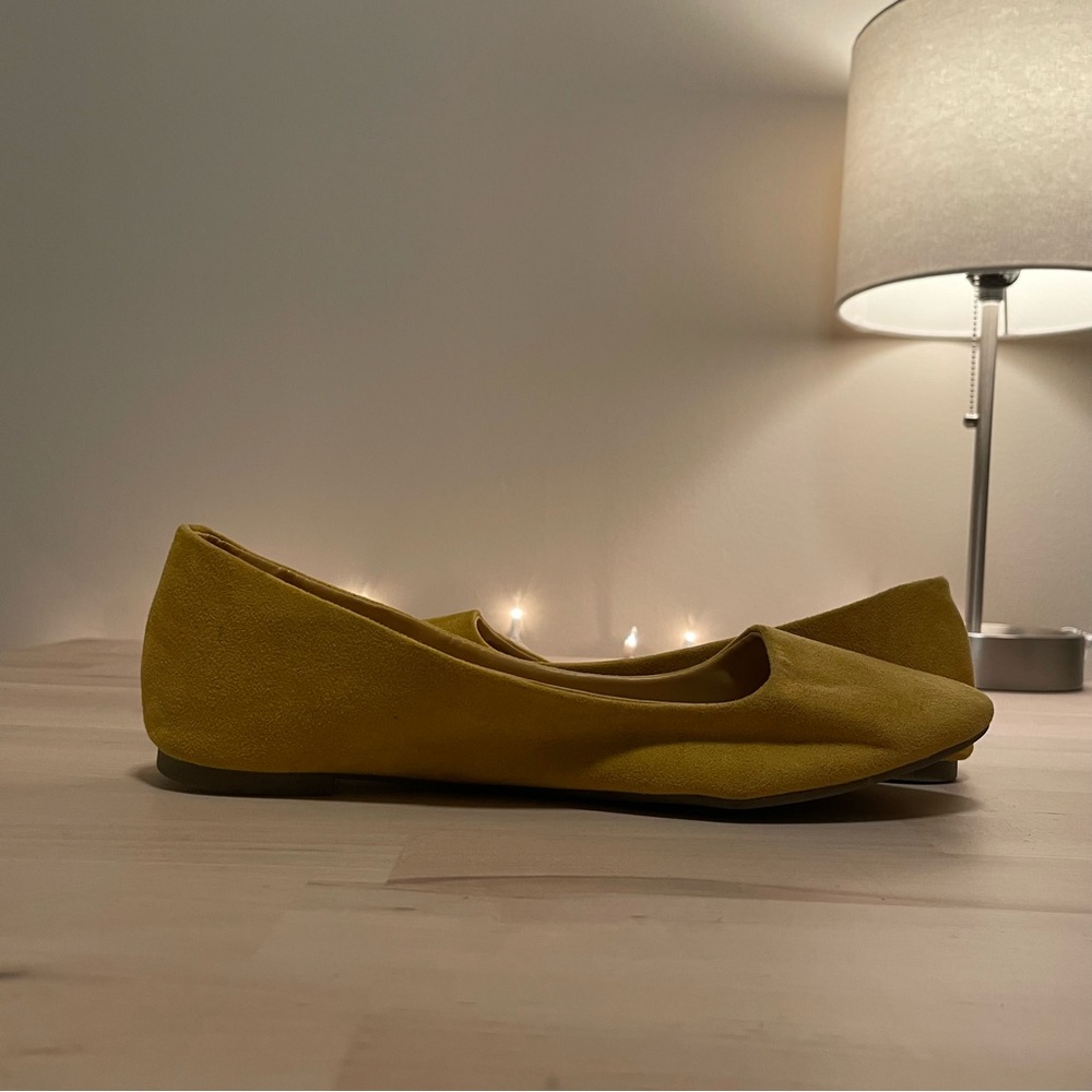 NWOT Madden Girl Mustard Yellow Flats - Picture 4 of 5